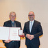 Ehrenzeichen der Stadt Linz für Bischofsvikar Johann Hintermaier / © Stadt Linz / Werner Harrer Ehrenzeichen der Stadt Linz für Bischofsvikar Johann Hintermaier