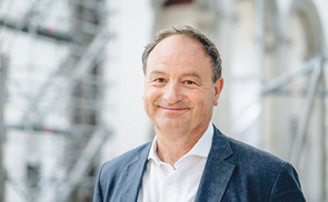 Rainer Maria Schießler ist Fußballfan seit seiner frühen Kindheit. / © privat Rainer Maria Schießler ist Fußballfan seit seiner frühen Kindheit.