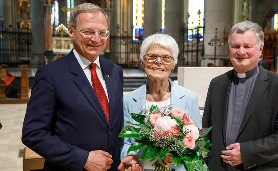 LH Thomas Stelzer, Erna Putz und Bischof Manfred Scheuer / © Diözese Linz / Hermann Wakolbinger LH Thomas Stelzer, Erna Putz und Bischof Manfred Scheuer