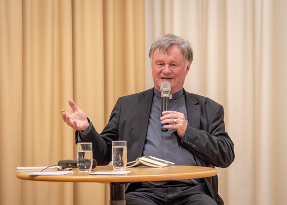 Buchpräsentation Bischof Manfred Scheuer / © Diözese Linz / Johannes Kienberger Bischof Manfred Scheuer bei der Präsentation seines Buches.