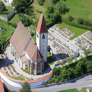 unsere Kirche aus der Luft