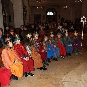 St. Quirinus und die Sternsinger während der Messe