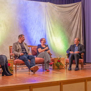 Dankefest im Pfarrsaal Kirchdorf an der Krems, Bild vlnr: Ida Brandstätter PGR-Obmann Stellvertreterin, Günter Wolfinger - scheidender Pfarrverwalter, Bernadette Hackl - scheidende Pastoralassistentin, Jakob Haijes - PGR-Obamann