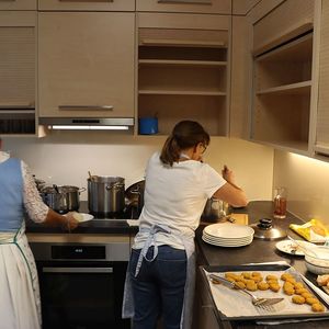 Knödelessen in St. Quirinus nach dem Erntedankfest