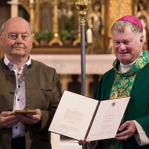 Bischof Manfred Scheuer feiert Sonntagsmesse in der Stadtpfarrkirche St. Stephan