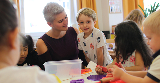 Um Kinder ihren Bedürfnissen entsprechend betreuen zu können, bedarf es ausreichendes und qualifiziertes Personal. / © Caritas OÖ. Um Kinder ihren Bedürfnissen entsprechend betreuen zu können, bedarf es ausreichendes und qualifiziertes Personal.
