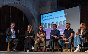 Expedition für Humanismus: Bischof Manfred Scheuer brachte seine Perspektive bei der Podiumsdiskussion ein