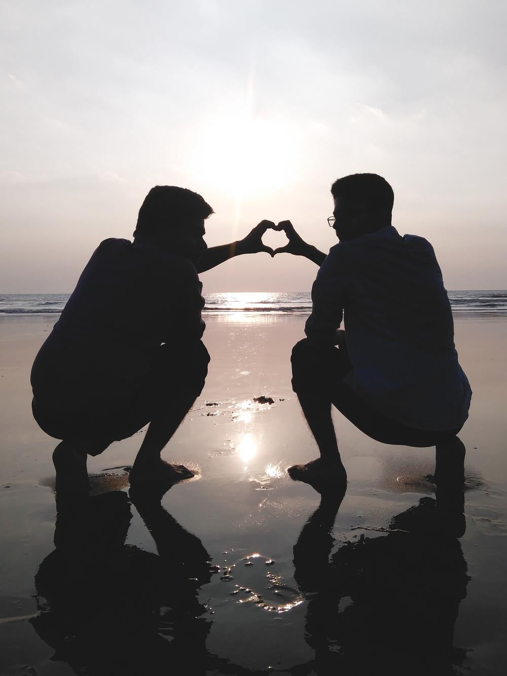 Zwei Männer am Strand