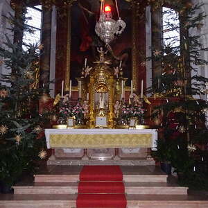 Weihnachtsschmuck in der Pfarrkirche