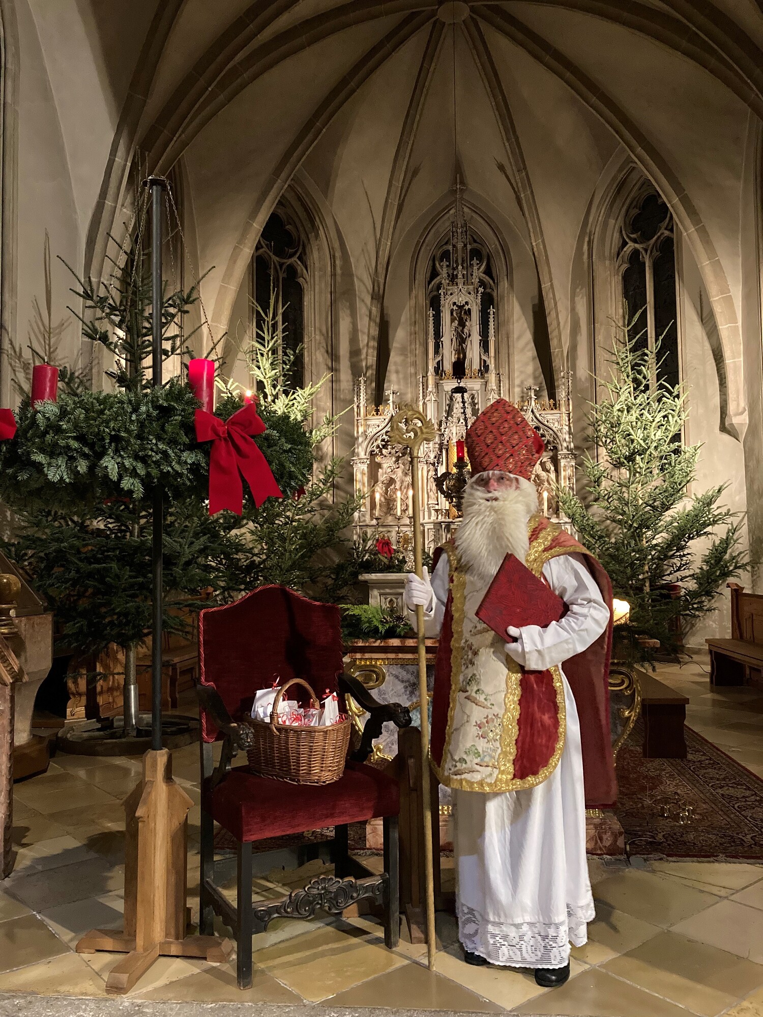 Nikolaus in der Kirche