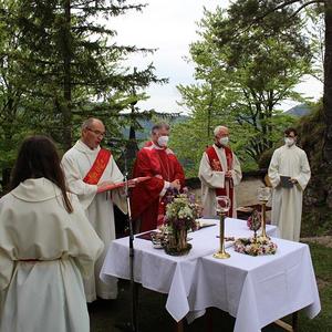 Diakon Martin Rögner verkündet das Evangelium.