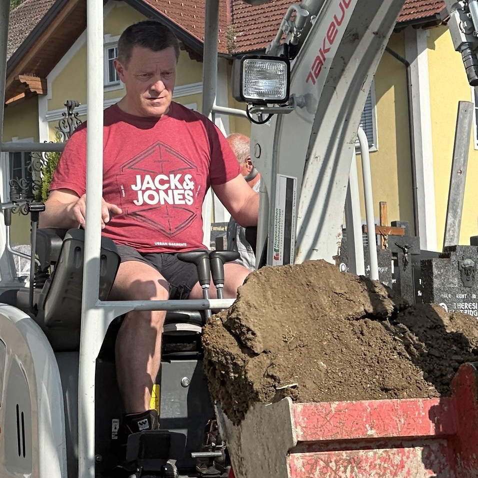 Hauptweg auf Rainbacher  Friedhof wird saniert