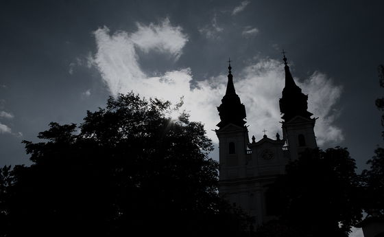 Die Pöstlingberg-Basilika in Linz schaltet zur Earth Hour 2022 die Lichter ab.