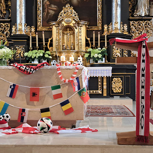 Altar-Gestaltung Familien-'Fußball'-Messe