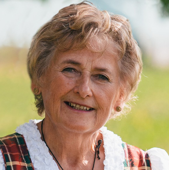  Anna Weichselbaum