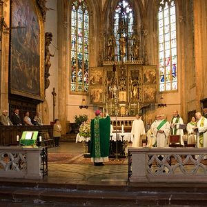 Bischof Manfred Scheuer feiert Sonntagsmesse in der Stadtpfarrkirche St. Stephan