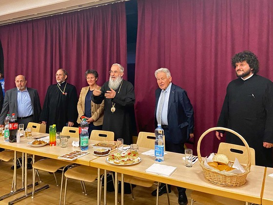 Beim gemütlichen Beisammensein kamen die Gäste mit der Gemeinde ins Gespräch. / © PRO ORIENTE Sektion Linz Beim gemütlichen Beisammensein kamen die Gäste mit der Gemeinde ins Gespräch.