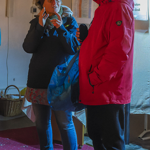 Frieden - Schalom war das Thema der Nacht der 1000 Lichter in der Pfarre Kirchdorf an der Krems. Am Foto: Pastoralassistentin Susanne Lammer, die mit einem Team diese Nacht vorbereitete