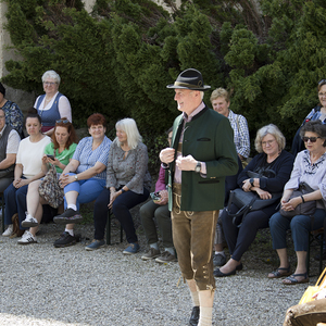 Benefizmarkt der Goldhaubenfrauen