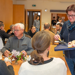 Jungscharkinder und deren Eltern luden zum Pfarrkaffee