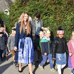 Julia Peinbauer mit den Kindergartenkinder