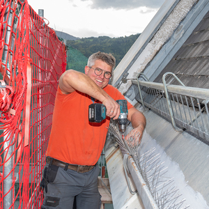 Vielfältige Arbeiten sind rund um die Sanierung der Kirchenfassade zu erledigen