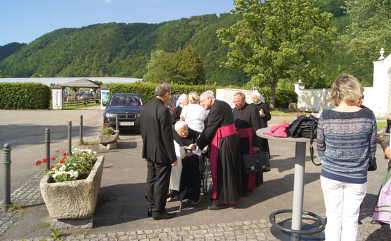 Bischof em. Maximilian Aichern mit dem Jubilar P. Nivard Volkmer / Foto: Stift Engelszell                       