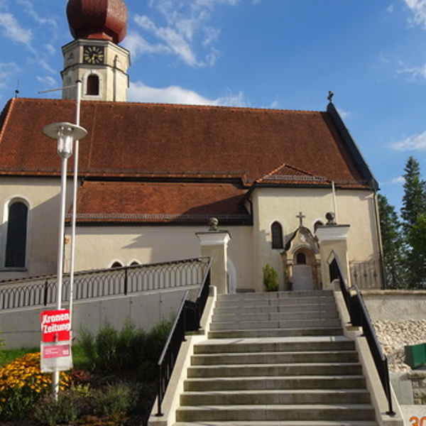  Pfarrkirche                              
