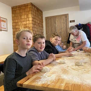 Brotbacken Ostern 2024