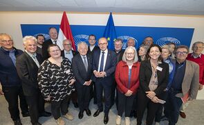 Othmar Karas (vorn Mitte) mit der Delegation aus Oberösterreich