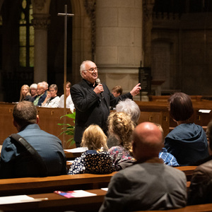 Domorganist Wolfgang Kreuzhuber bei der Begrüßung