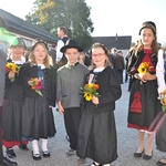 Kinder der Trachtengruppe bei der Erntedankfeier