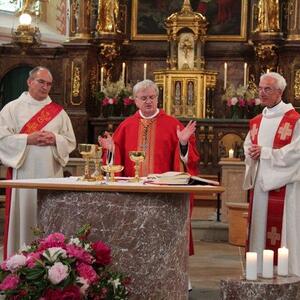 Gemeinsam feiern wir Danksagung - Eucharistie.