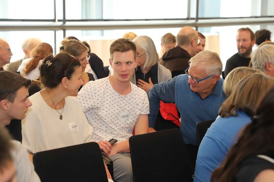 Angeregte Gespräche bei der Auftaktveranstaltung im Alten Rathaus.