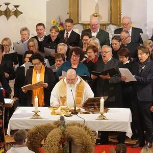 Festgottesdienst und Feier in der MZH 