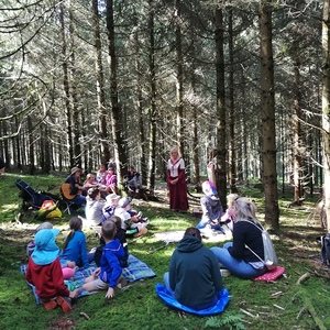 Märchenwanderung in der Bibliothek Altheim