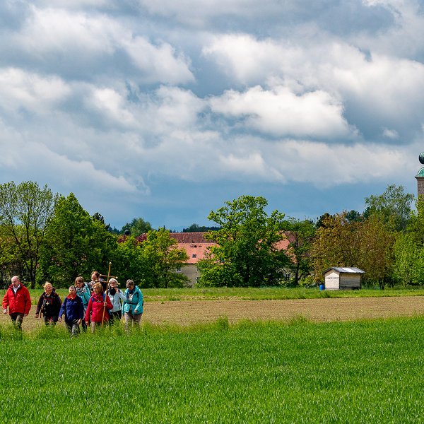 Benedikt Pilgerweg OberoesterreichAuftaktpilgerwanderung aus Anlass des Startes des LEADER-Projekts vom Kloster der Benediktinerinnen Steinerkirchen an der Traun zum Benediktinerstift Kremsmünster am Donnerstag, 20. Mai 2021Foto Jack Haijes