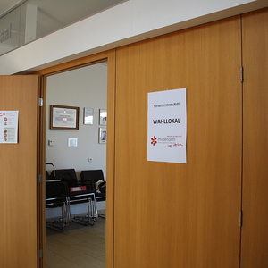 Wahllokal Eingang