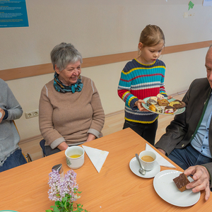 Jungscharkinder und deren Eltern luden zum Pfarrkaffee