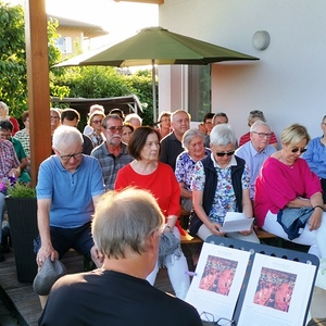 Freitag, 17. Mai, 19.00 Uhr: Maiandacht: in Hof im Wohnblock Unterfeld 3 bei Kirchner