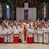 Mariendom Linz: Ölweihmesse mit 70 jugendlichen Ministrant:innen / © Diözese Linz / Johannes Kienberger Gruppenfoto mit den Ministrant:innen