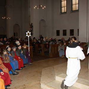 St. Quirinus und die Sternsinger während der Messe