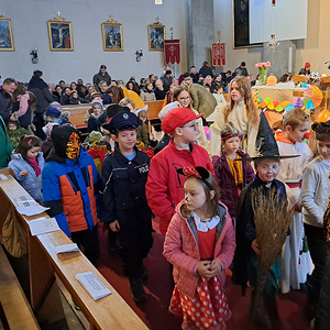 Faschingsumzug in der Kirche