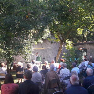 Gottedienst im Pfarrgarten