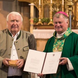 Bischof Manfred Scheuer feiert Sonntagsmesse in der Stadtpfarrkirche St. Stephan