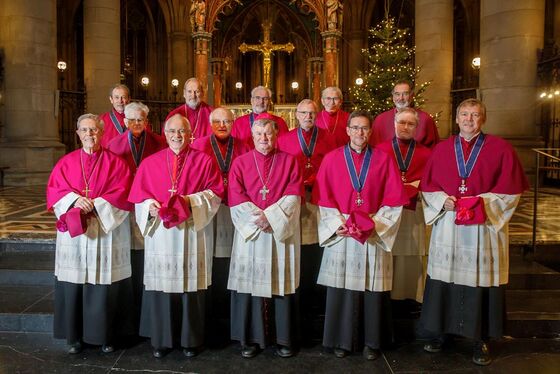 Das um emeritierte und Ehren-Domkapitulare erweiterte Domkapitel mit Bischof Manfred Scheuer / © Diözese Linz / Hermann Wakolbinger Das um emeritierte und Ehren-Domkapitulare erweiterte Domkapitel mit Bischof Manfred Scheuer