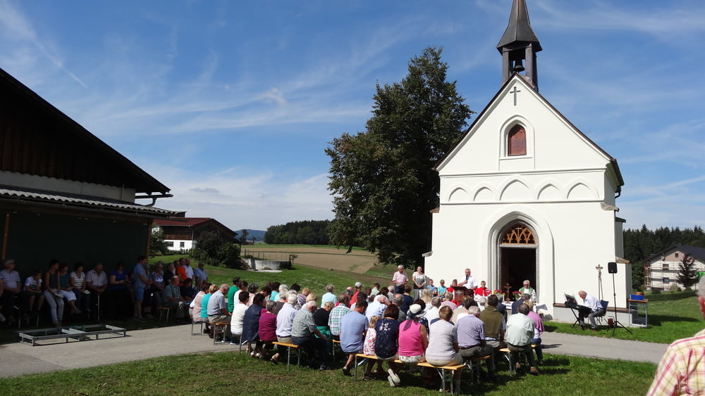                       Vor der Kirche in St. Ägidi         