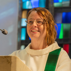 Bernadette Hackl beim Sonntagsgottesdienst anlässlich ihres Abschieds von der beruflichen Tätigkeit in der Pfarre Kirchdorf an der Kremsarre Kirchdorf an der Krems