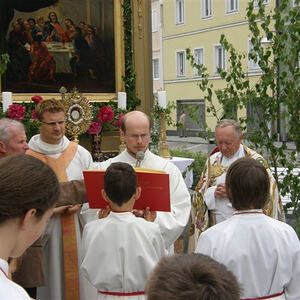 Fronleichnamsgottesdienst und -prozession