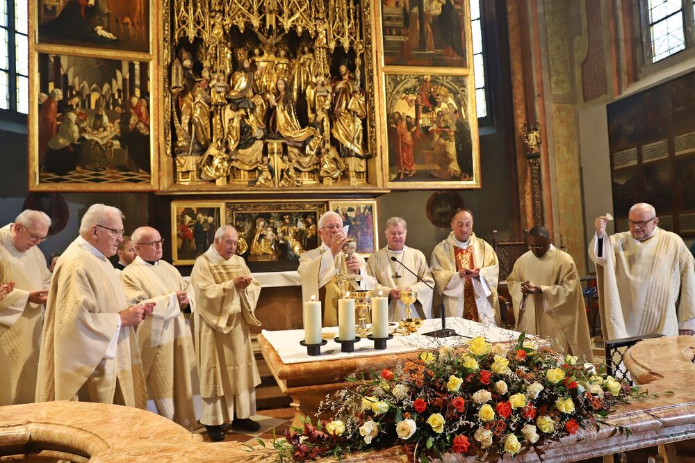 Der Festgottesdienst in der Wallfahrtskirche St. Wolfgang mit Erzbischof Franz Lackner und Diözesanbischof Manfred Scheuer bildete den Abschluss des Wolfgangjahres.